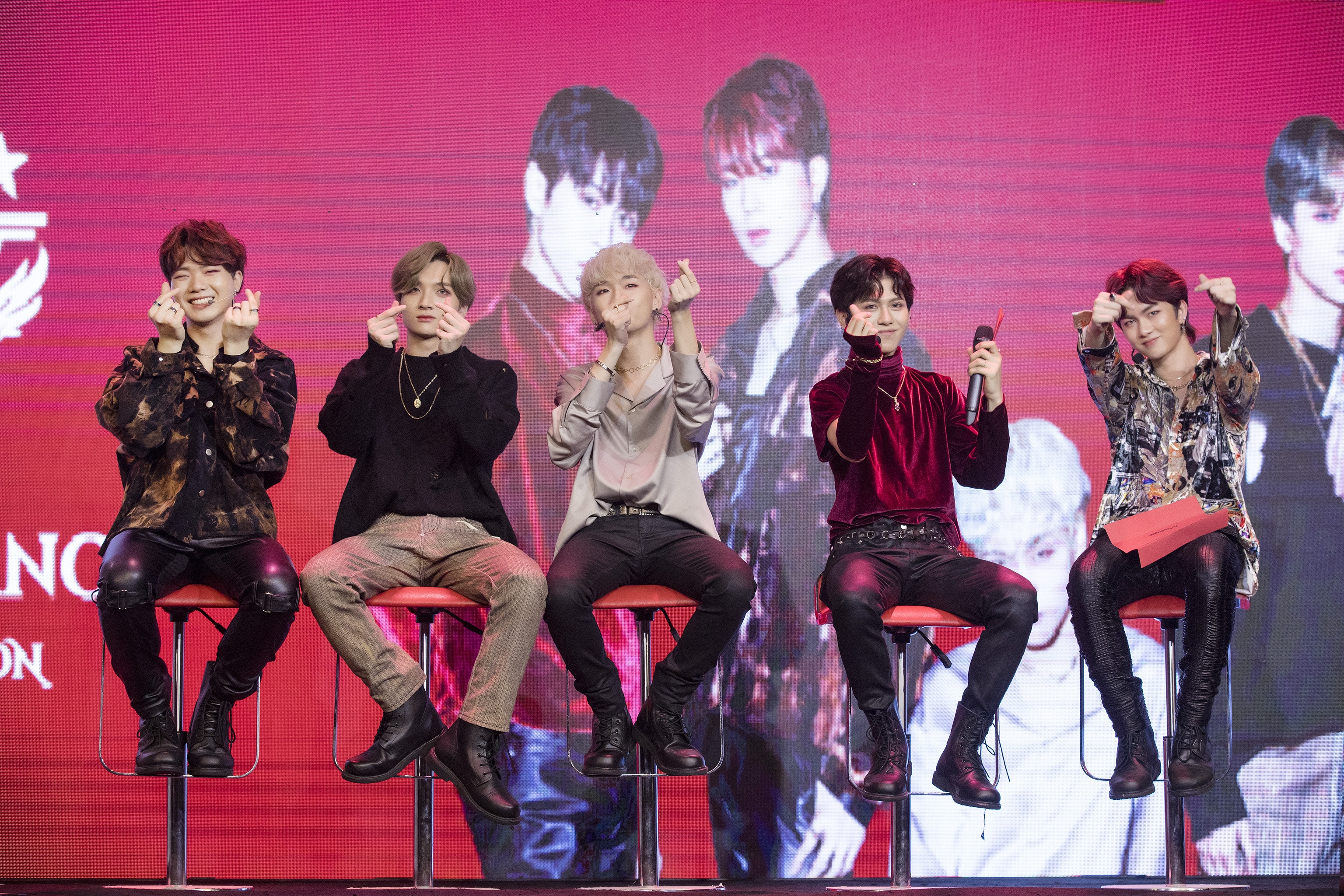 D1Verse khoe doi hinh dong deu ngay debut anh 3