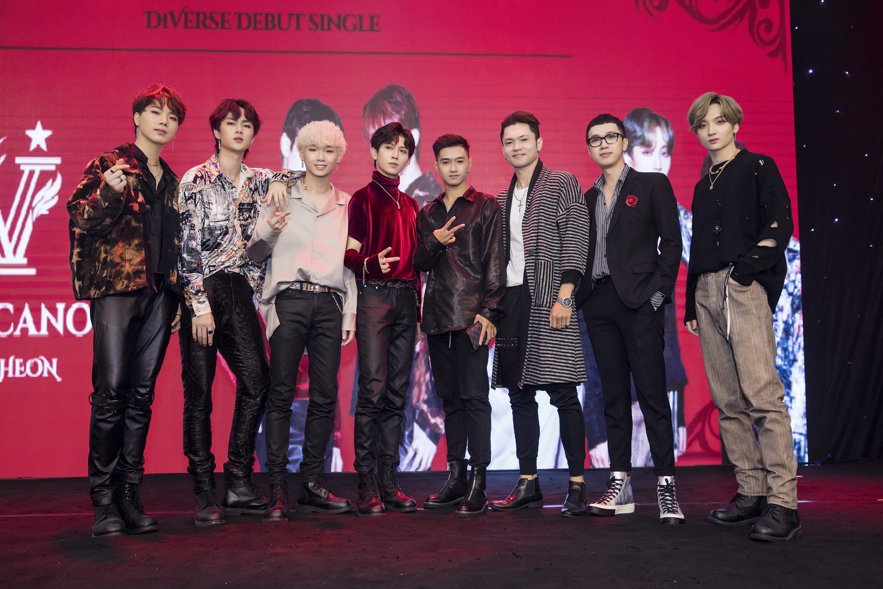 D1Verse khoe doi hinh dong deu ngay debut anh 10