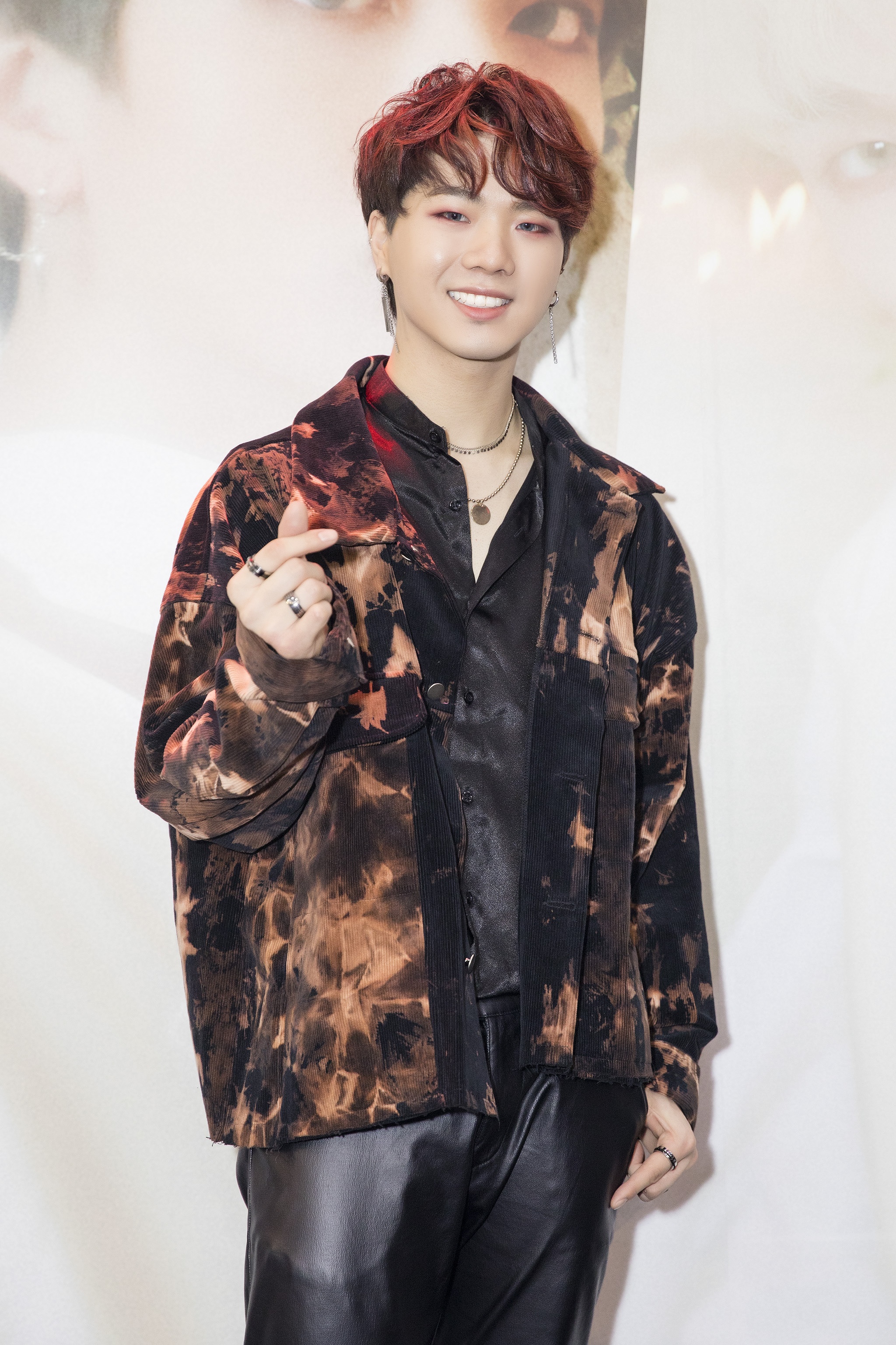 D1Verse khoe doi hinh dong deu ngay debut anh 4