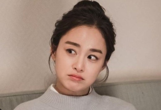 Kim Tae Hee khoe nhan sac trong loat hinh hau truong phim hinh anh