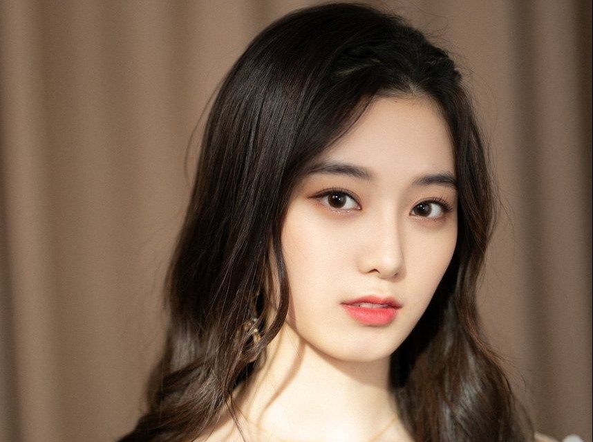 Co gai co guong mat ket hop giua Krystal f(x) va Tzuyu (TWICE) hinh anh