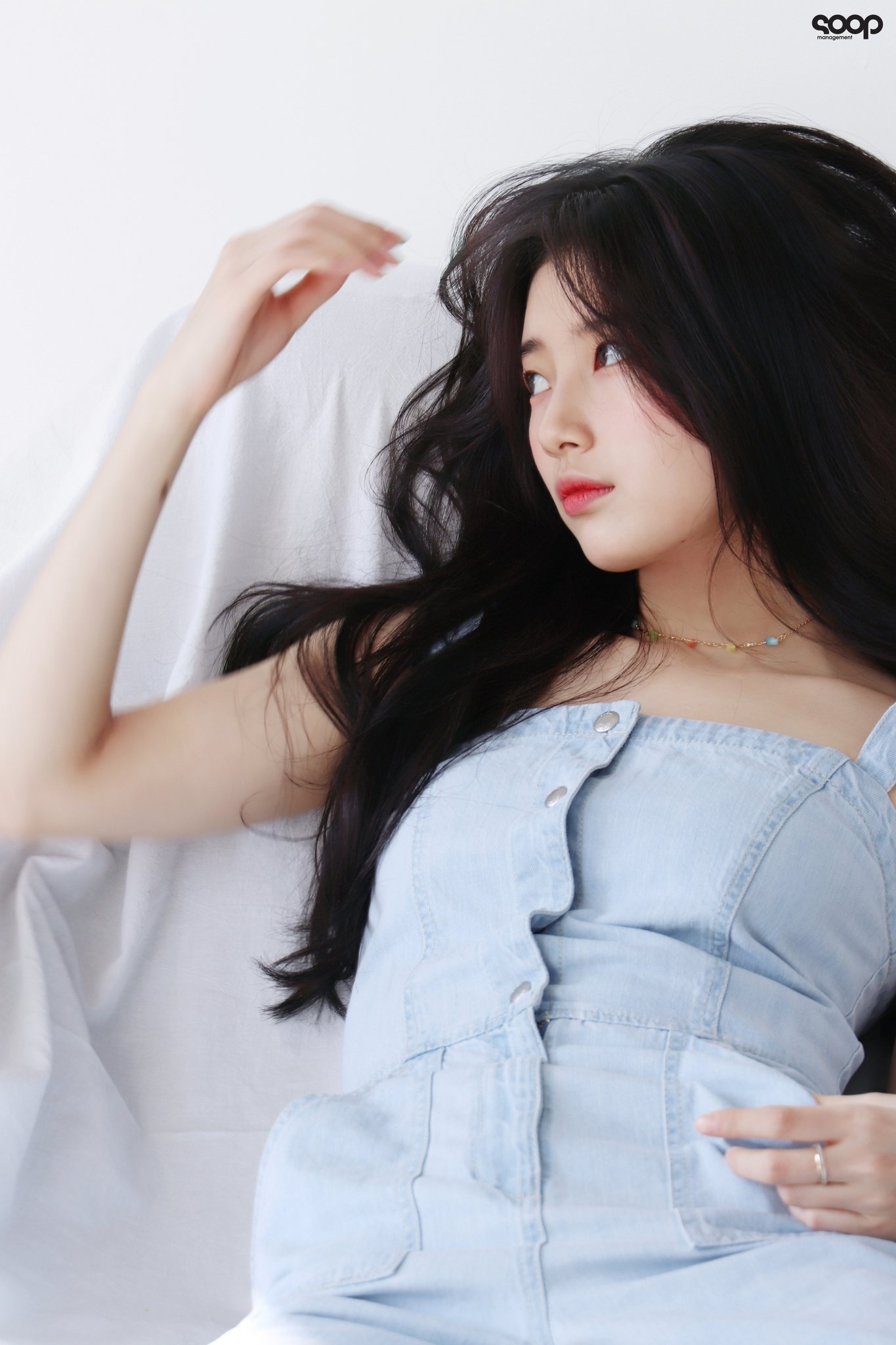 Suzy trong bo hinh moi anh 9