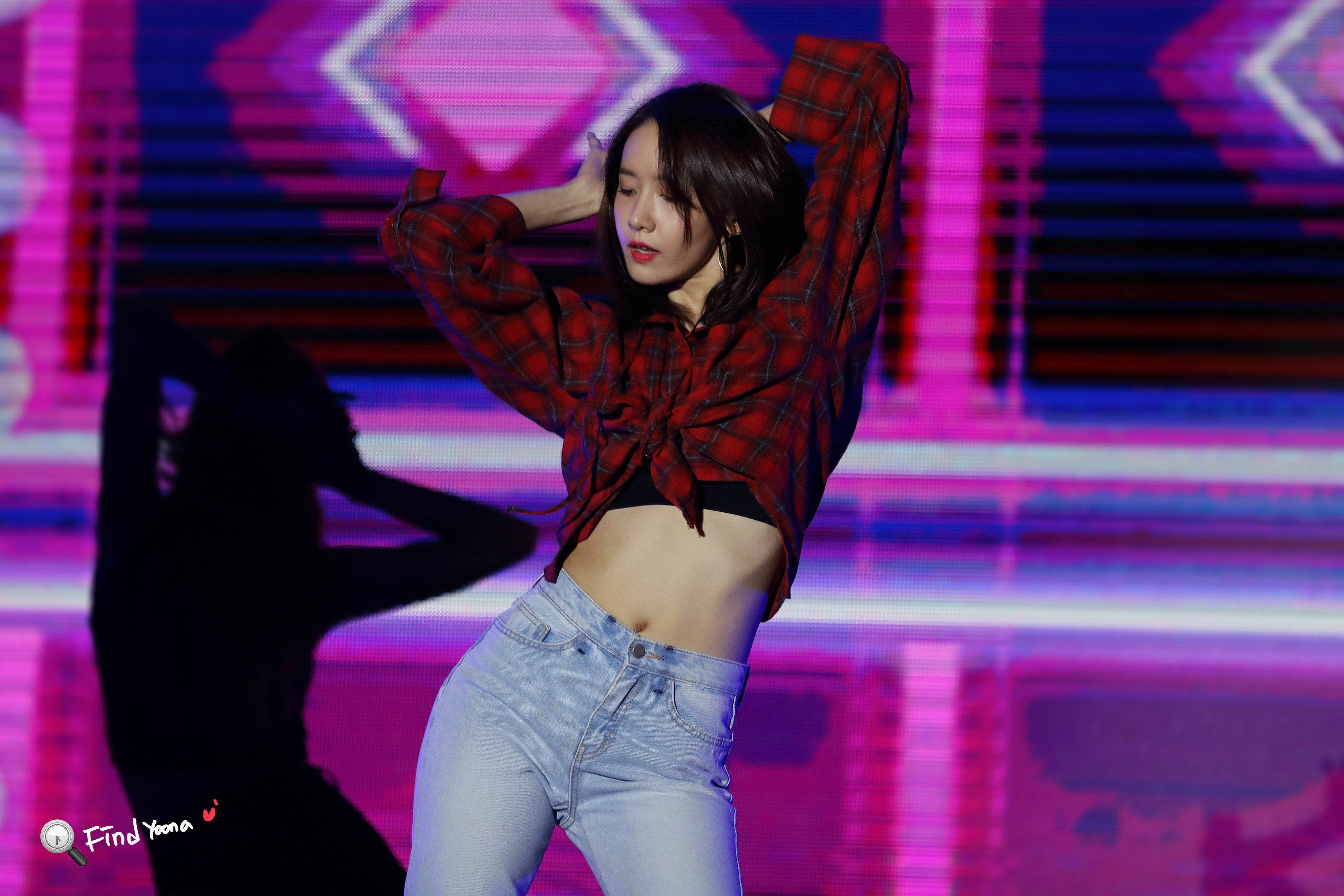 vong eo con kien cua idol Kpop anh 11