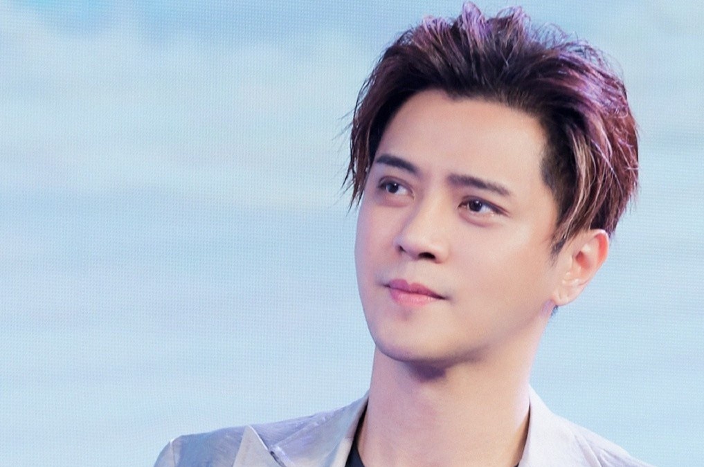 4 tai tu noi tieng bi duoi khoi showbiz sau be boi tinh ai hinh anh