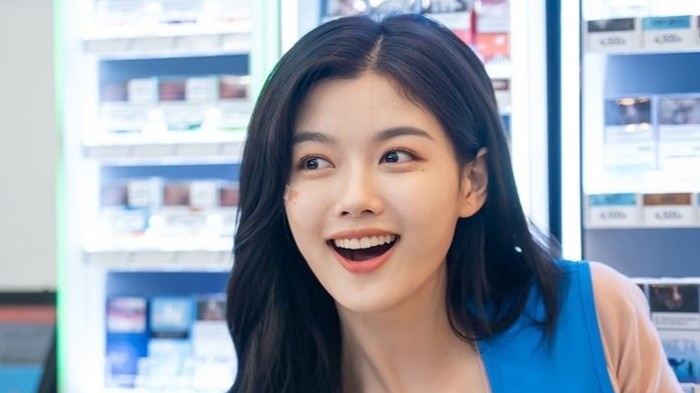 My nhan 'May hoa anh trang' duoc khen xinh dep ruc ro khi tro lai hinh anh