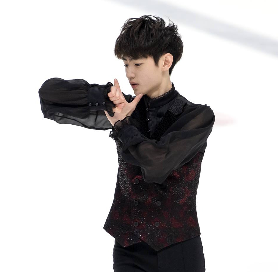 Vận đông viên trượt băng nghệ thuật tại show sống còn của Big Hit ảnh 6 Van dong vien truot bang nghe thuat tai show song con cua Big Hit anh 6