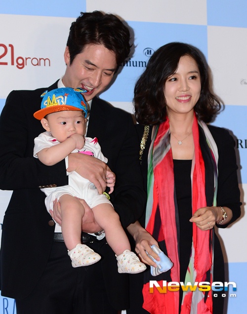 sao Han ket hon voi phong vien anh 11