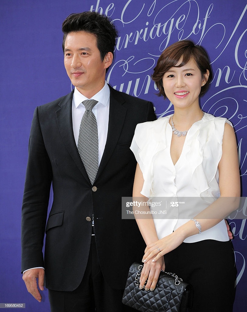 sao Han ket hon voi phong vien anh 10