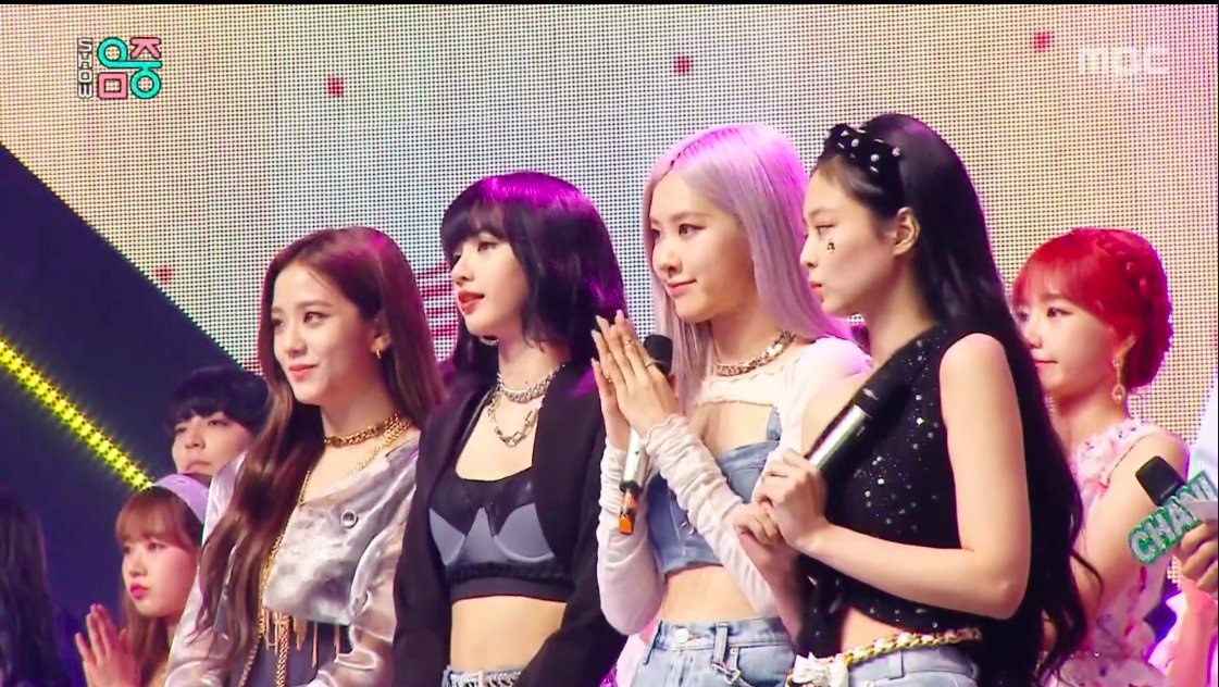 Rose mat diem vi trang phuc bieu dien anh 8