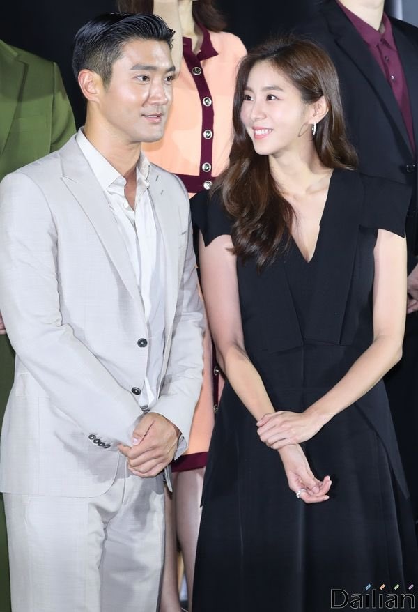 Choi Si Won tình tứ UEE ảnh 1 Choi Si Won tinh tu UEE anh 1