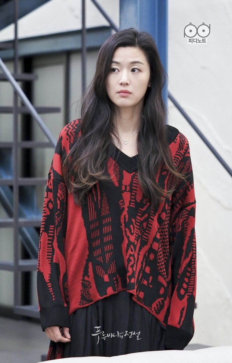 Jun Ji Hyun,  Son Ye Jin,  IU,  Park Min Young,  Shin Min Ah,  Krystal anh 6