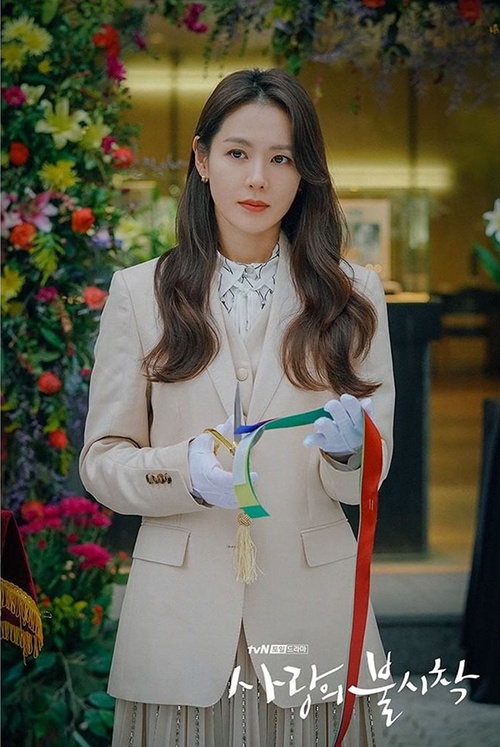 Jun Ji Hyun,  Son Ye Jin,  IU,  Park Min Young,  Shin Min Ah,  Krystal anh 9