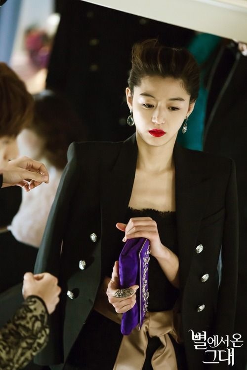 Jun Ji Hyun,  Son Ye Jin,  IU,  Park Min Young,  Shin Min Ah,  Krystal anh 3