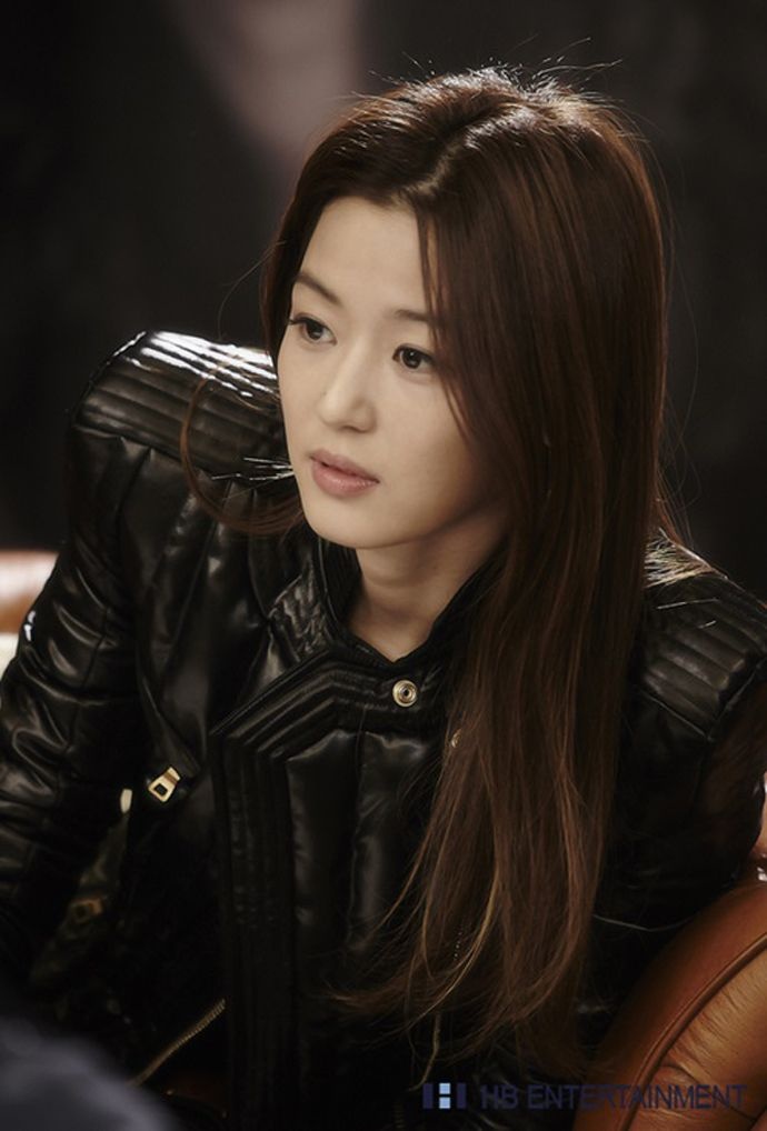 Jun Ji Hyun,  Son Ye Jin,  IU,  Park Min Young,  Shin Min Ah,  Krystal anh 2