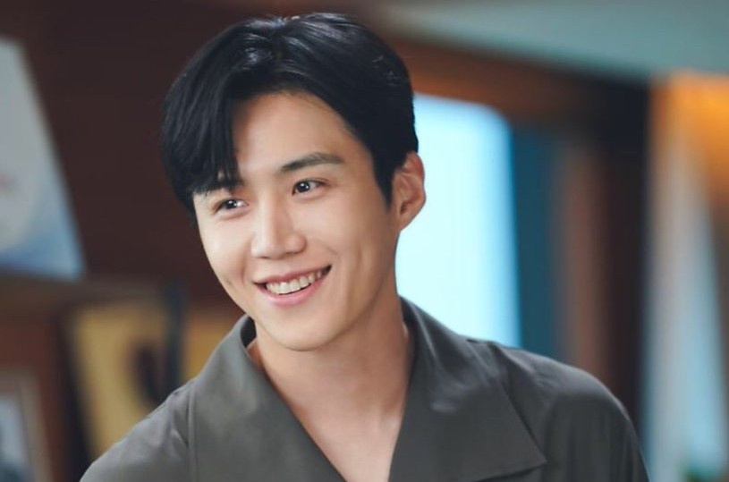 Kim Seon Ho - nam phu dang lam lu mo nhan vat chinh Joo Hyuk hinh anh