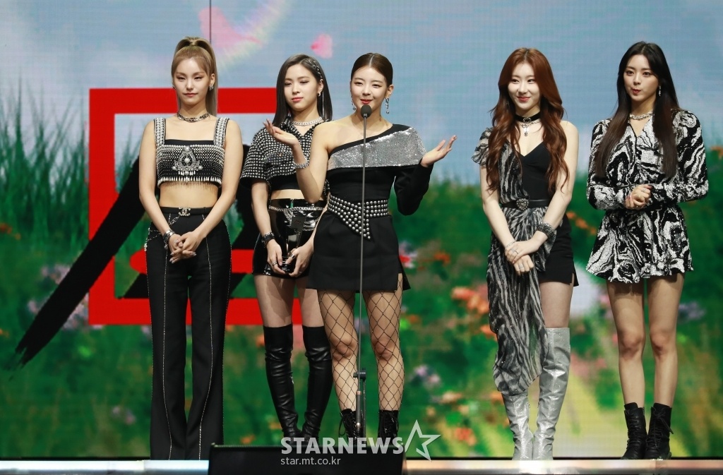 le trao giai AAA 2020 anh 4