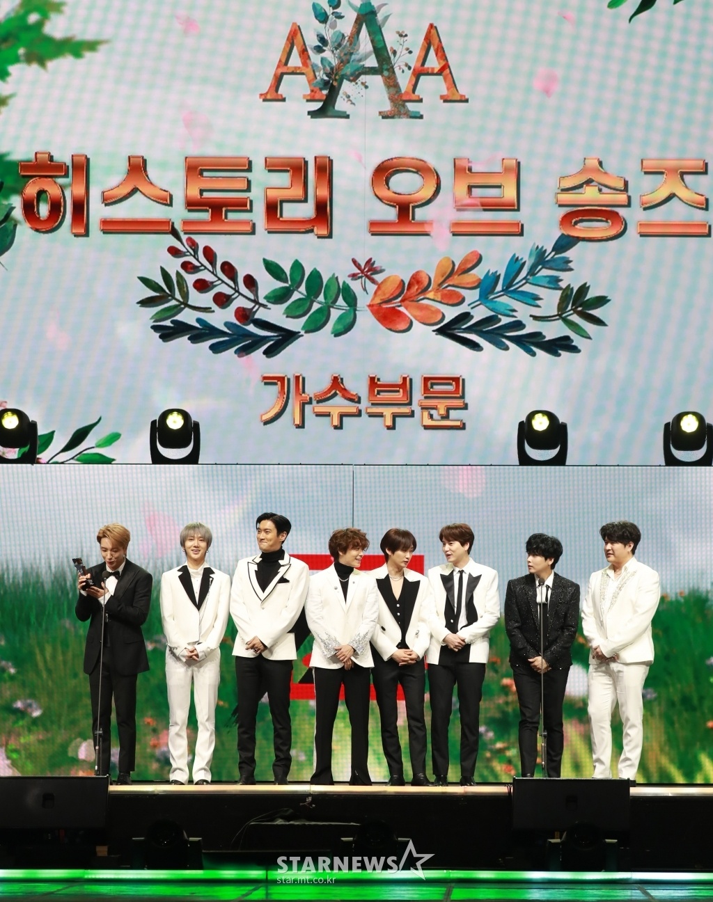 le trao giai AAA 2020 anh 8