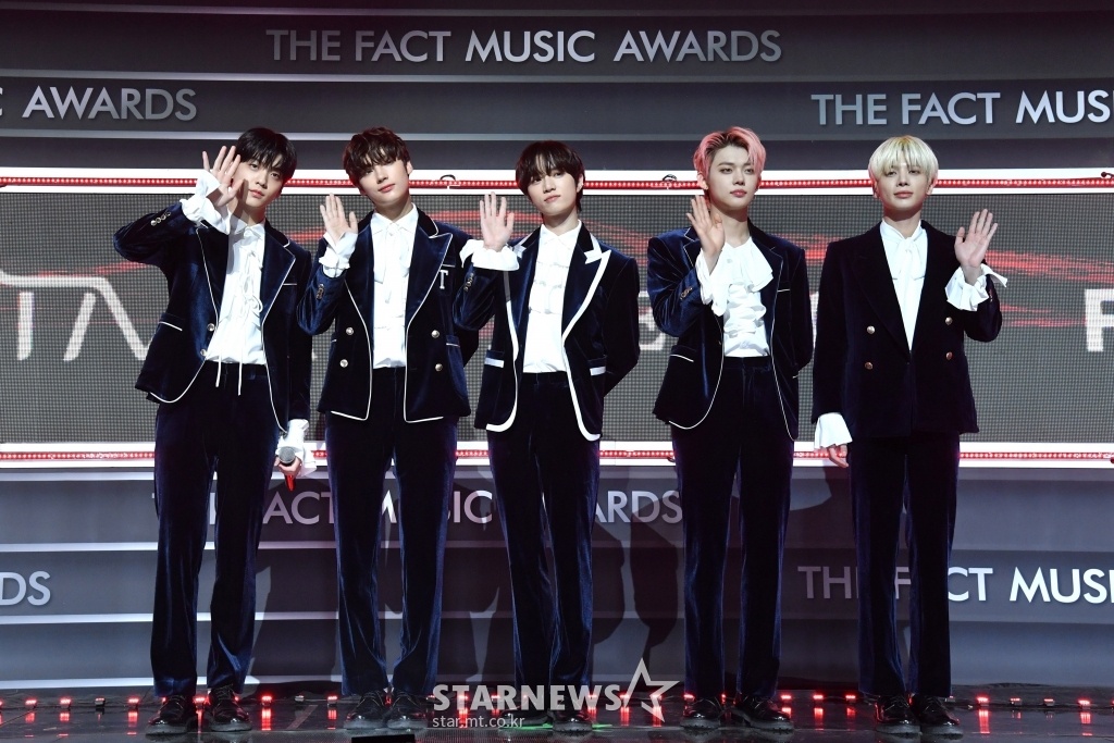 sao Kpop tren tham do anh 12