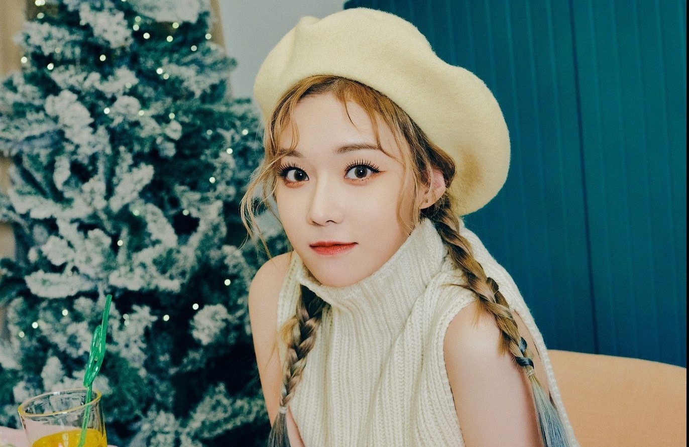 Nhom nu nha SM khoe nhan sac trong bo anh Giang sinh hinh anh