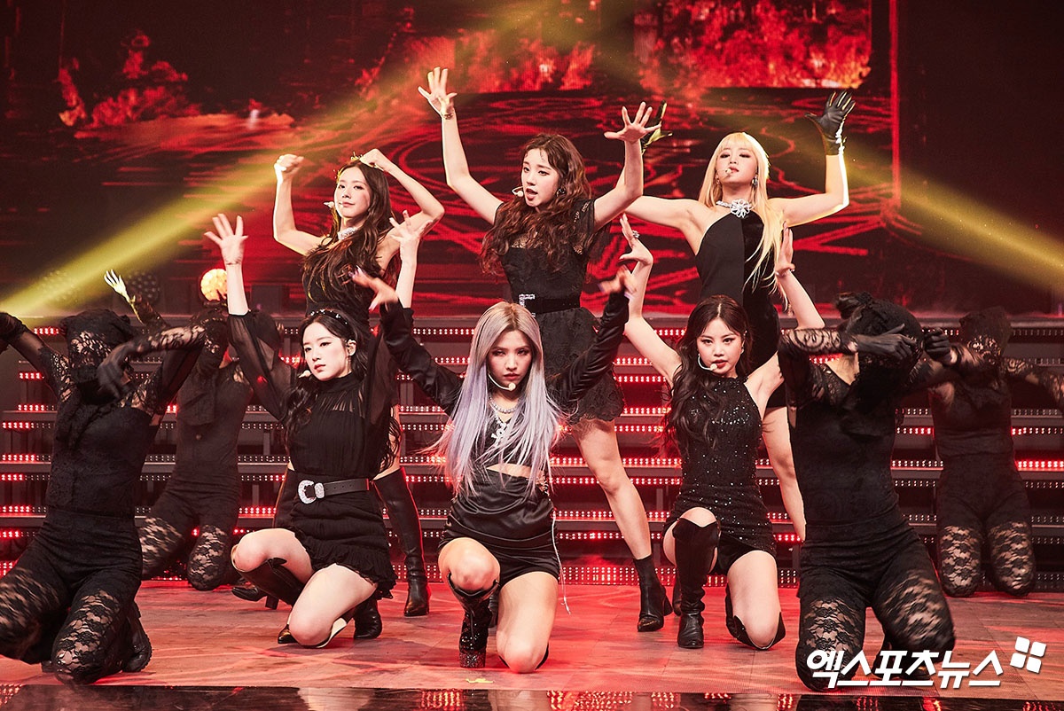 YoonA dep doi ben canh Kim Seon Ho anh 8