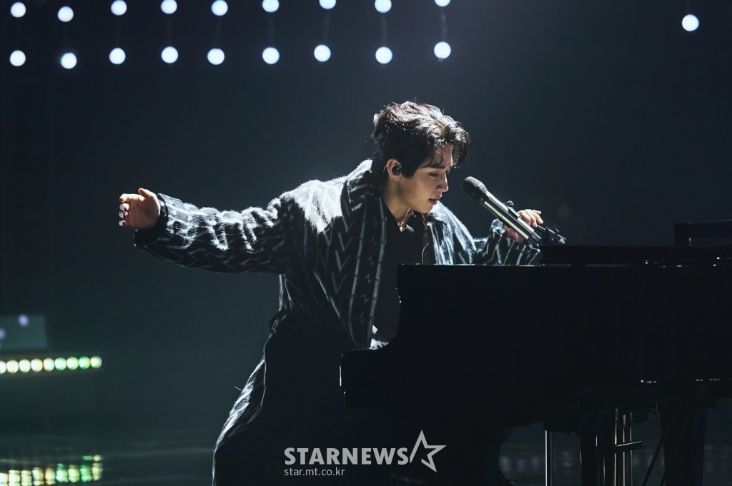 YoonA dep doi ben canh Kim Seon Ho anh 16