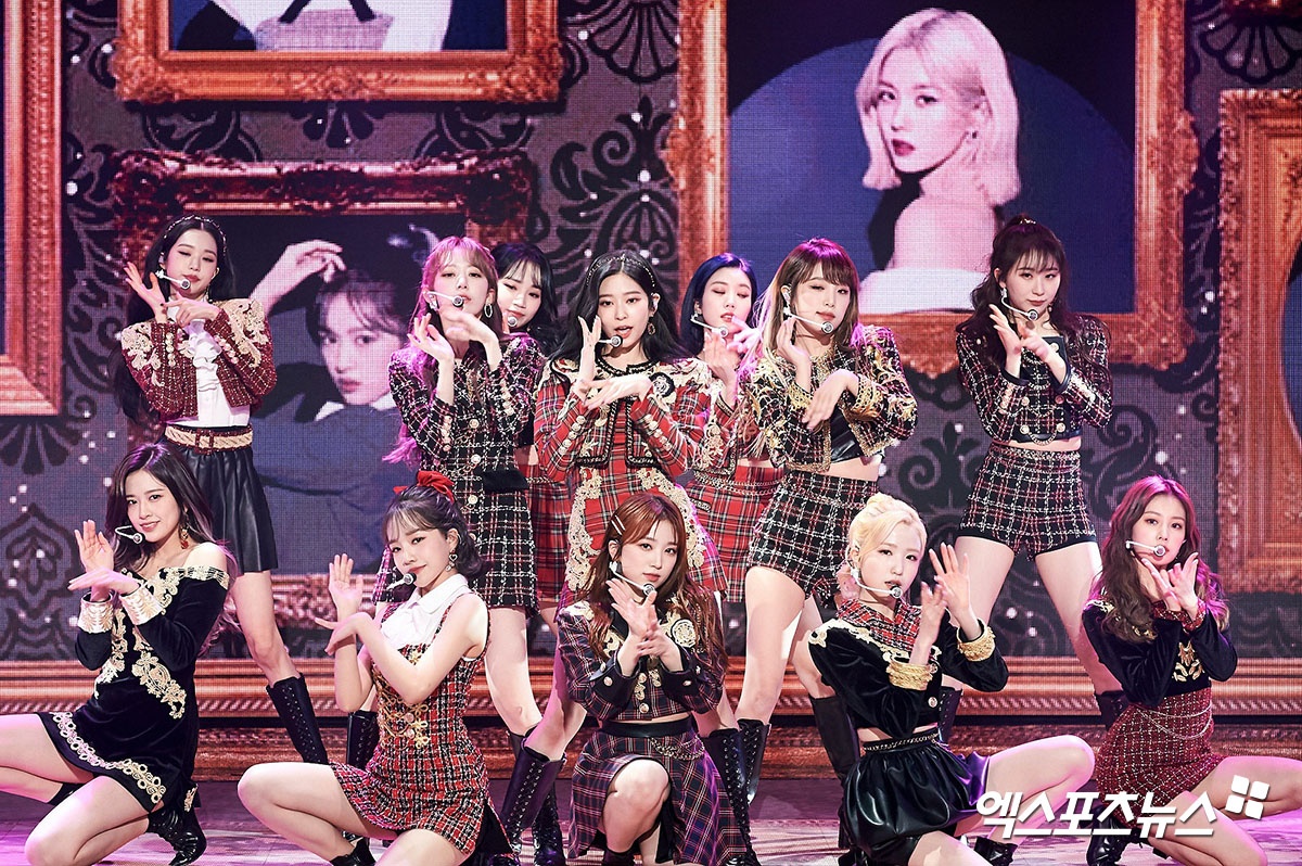 YoonA dep doi ben canh Kim Seon Ho anh 9