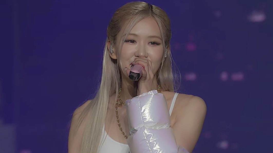 Rose trinh dien ca khuc solo dau tay anh 2