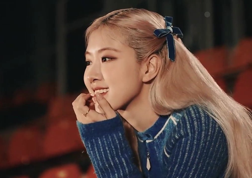 Rose trinh dien ca khuc solo dau tay anh 3