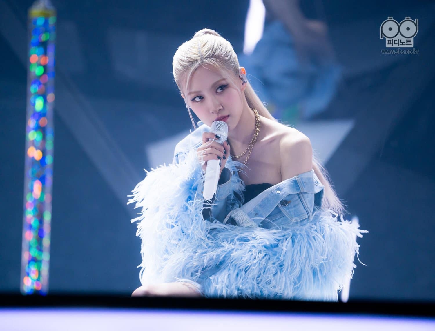 Rose lap ky luc voi album dau tay anh 10