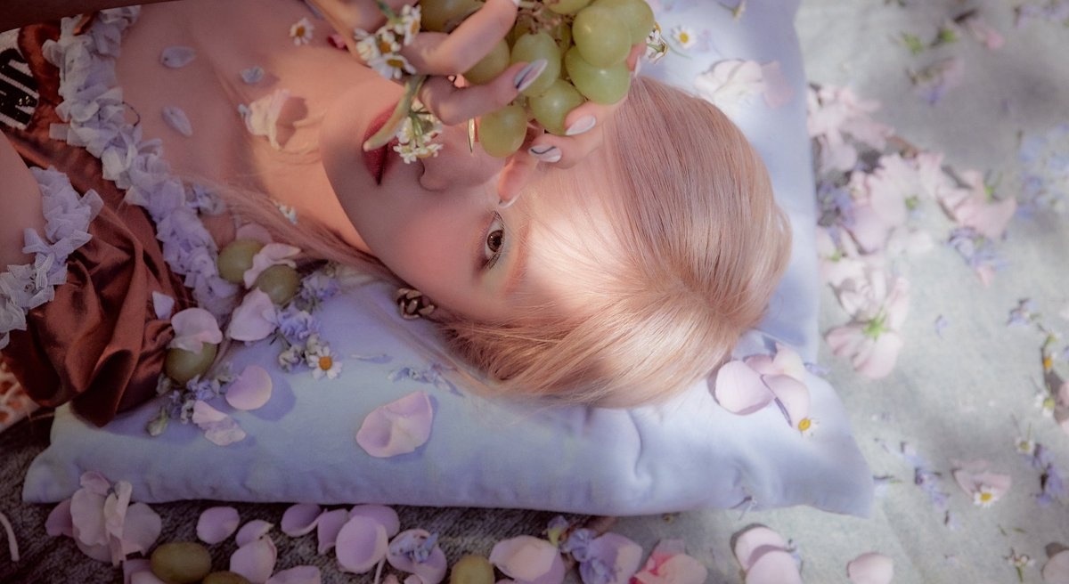 Rose lap ky luc voi album dau tay anh 5