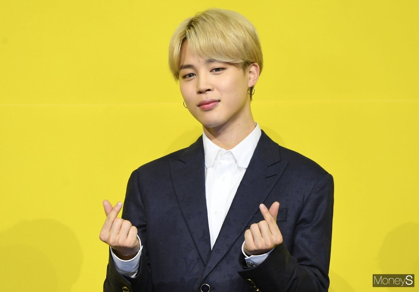 BTS tái xuất với diện mạo mới lạ ảnh 9 BTS tai xuat voi dien mao moi la anh 9