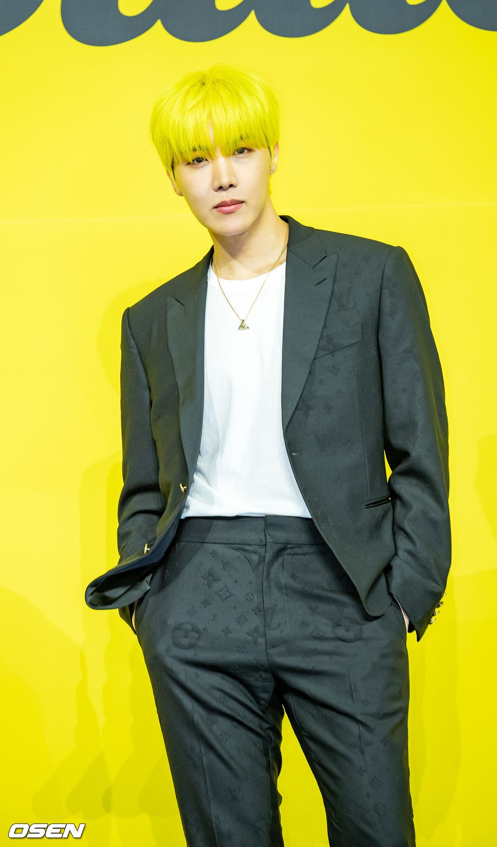 BTS tái xuất với diện mạo mới lạ ảnh 11 BTS tai xuat voi dien mao moi la anh 11