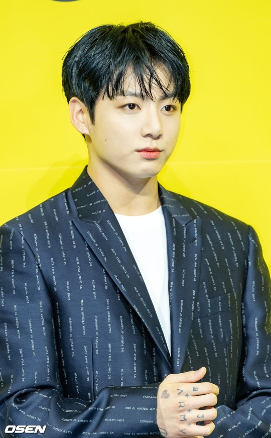 BTS tái xuất với diện mạo mới lạ ảnh 2 BTS tai xuat voi dien mao moi la anh 2