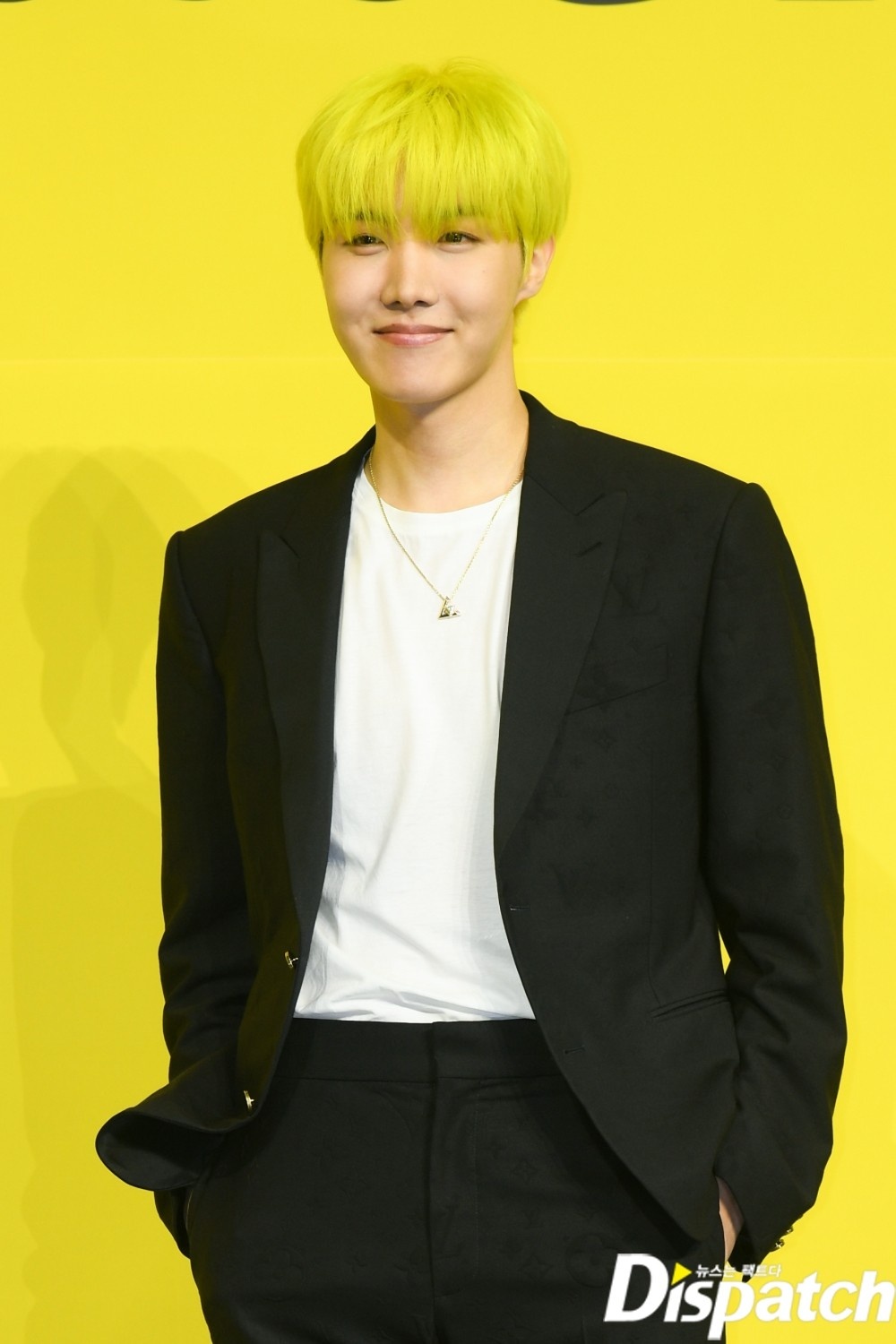 BTS tái xuất với diện mạo mới lạ ảnh 12 BTS tai xuat voi dien mao moi la anh 12