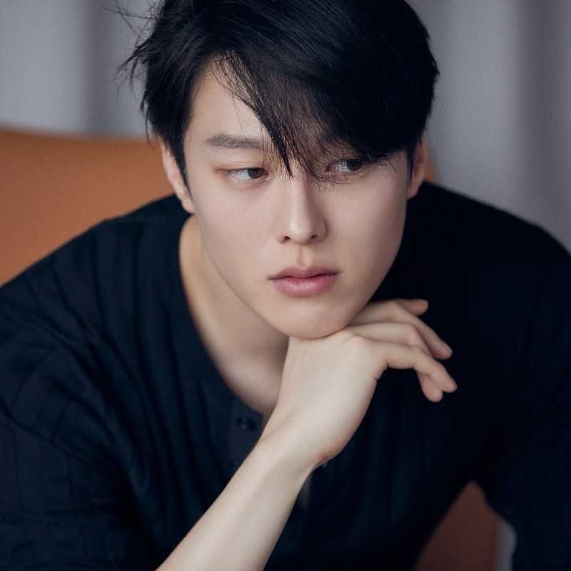 Nam thần phủ sóng màn ảnh nhỏ Hàn Quốc ảnh 2 Nam than phu song man anh nho Han Quoc anh 2