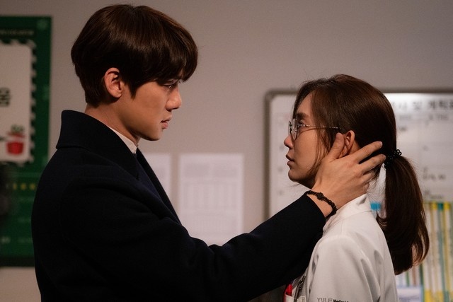 Tai sao 'Hospital Playlist 2' danh bai 'Penthouse 3'? anh 3