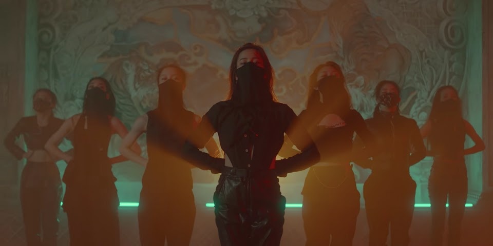 Nhom nhac nu Nhat Ban dau tien nha YG anh 2