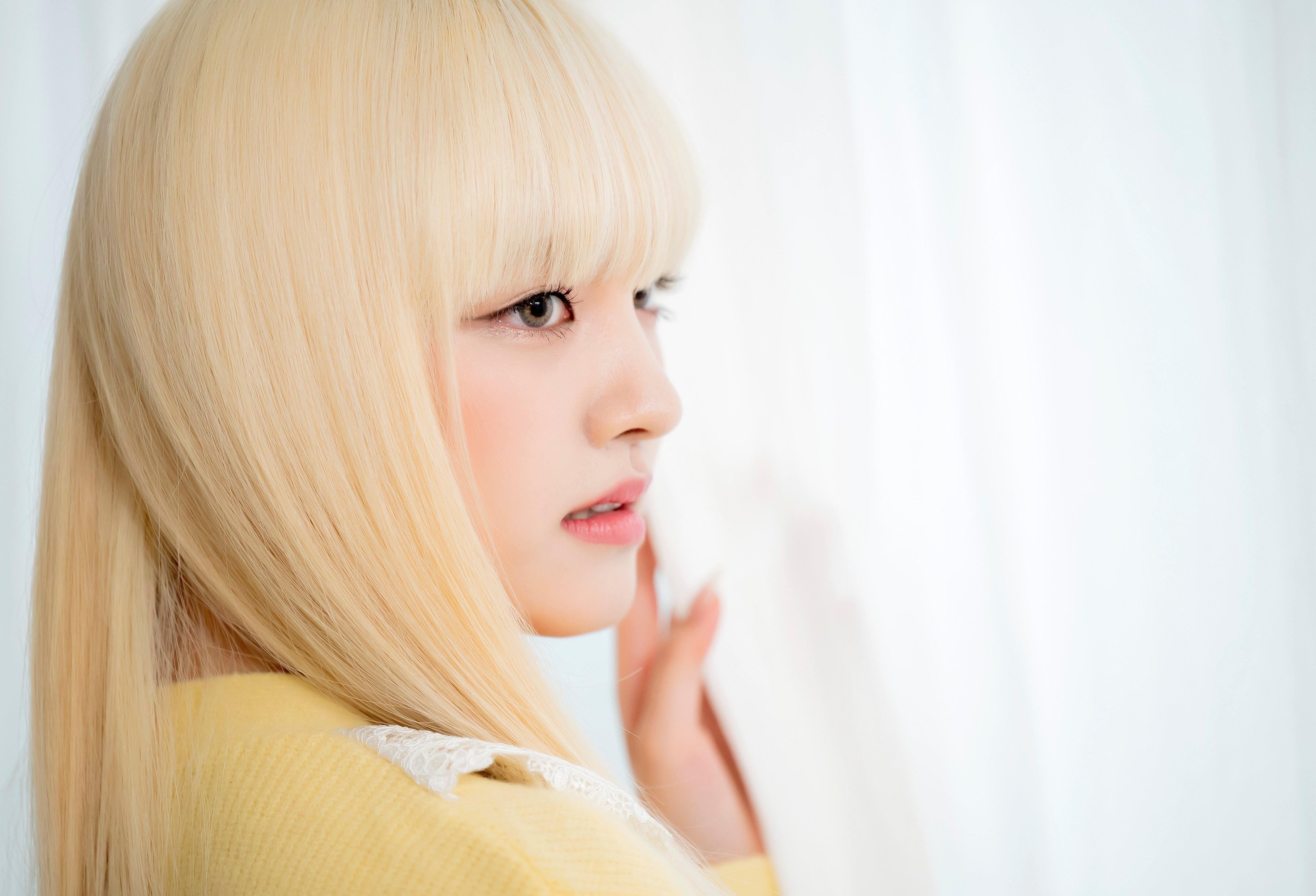 Nữ idol 18 tuổi được ví như búp bê sống  ảnh 8 Nu idol 18 tuoi duoc vi nhu bup be song anh 8