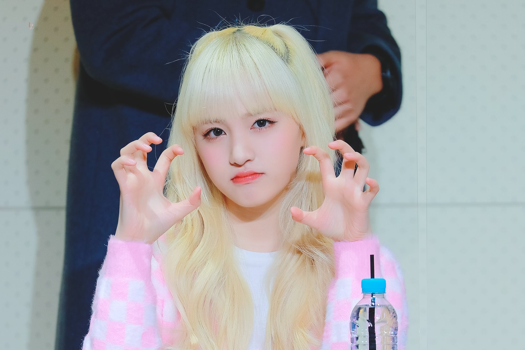 Nữ idol 18 tuổi được ví như búp bê sống  ảnh 6 Nu idol 18 tuoi duoc vi nhu bup be song anh 6