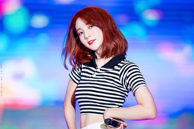 Nu idol phai giu vong eo 50 cm de quang ba album hinh anh