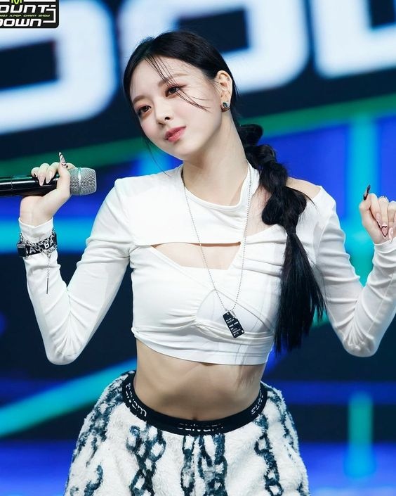 Nữ idol lộ thân hình gầy trơ xương  ảnh 7 Nu idol lo than hinh gay tro xuong anh 7