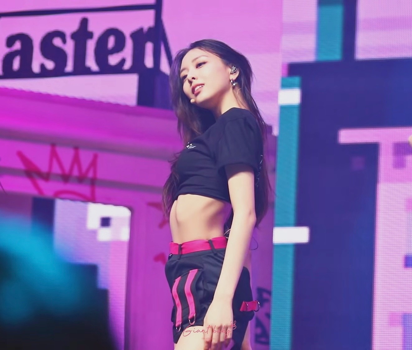 Nữ idol lộ thân hình gầy trơ xương  ảnh 5 Nu idol lo than hinh gay tro xuong anh 5