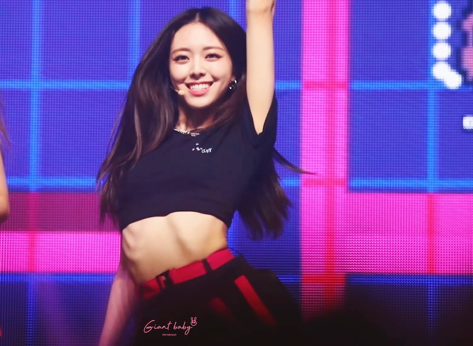 Nữ idol lộ thân hình gầy trơ xương  ảnh 3 Nu idol lo than hinh gay tro xuong anh 3