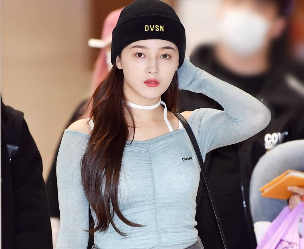 Quy chuan ha khac voi ca si nu hinh anh