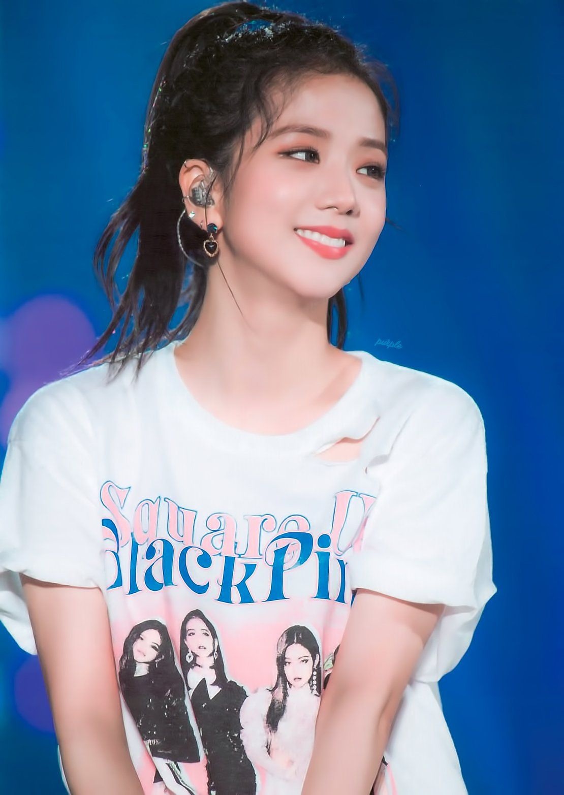 Dan my nhan dinh dam tung dinh tin don hen ho voi V (BTS) anh 2