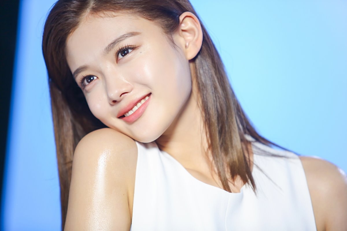 Dan my nhan vuong tin hen ho V nhom BTS hinh anh