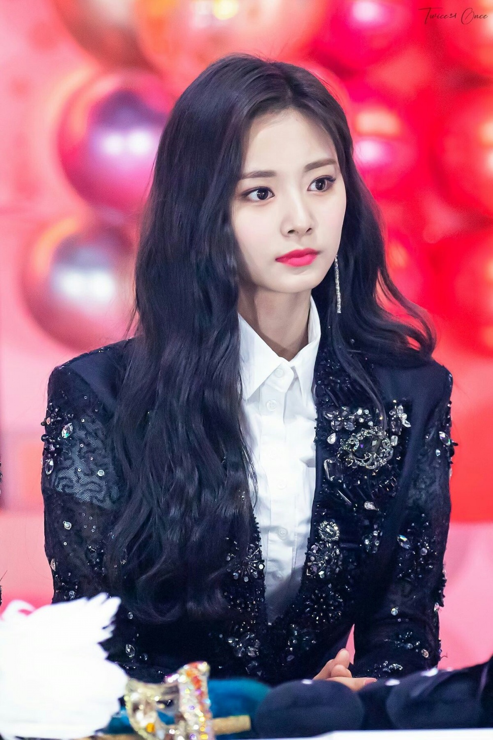 Dan my nhan dinh dam tung dinh tin don hen ho voi V (BTS) anh 6