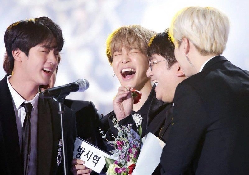 Nguoi dung sau BTS hinh anh