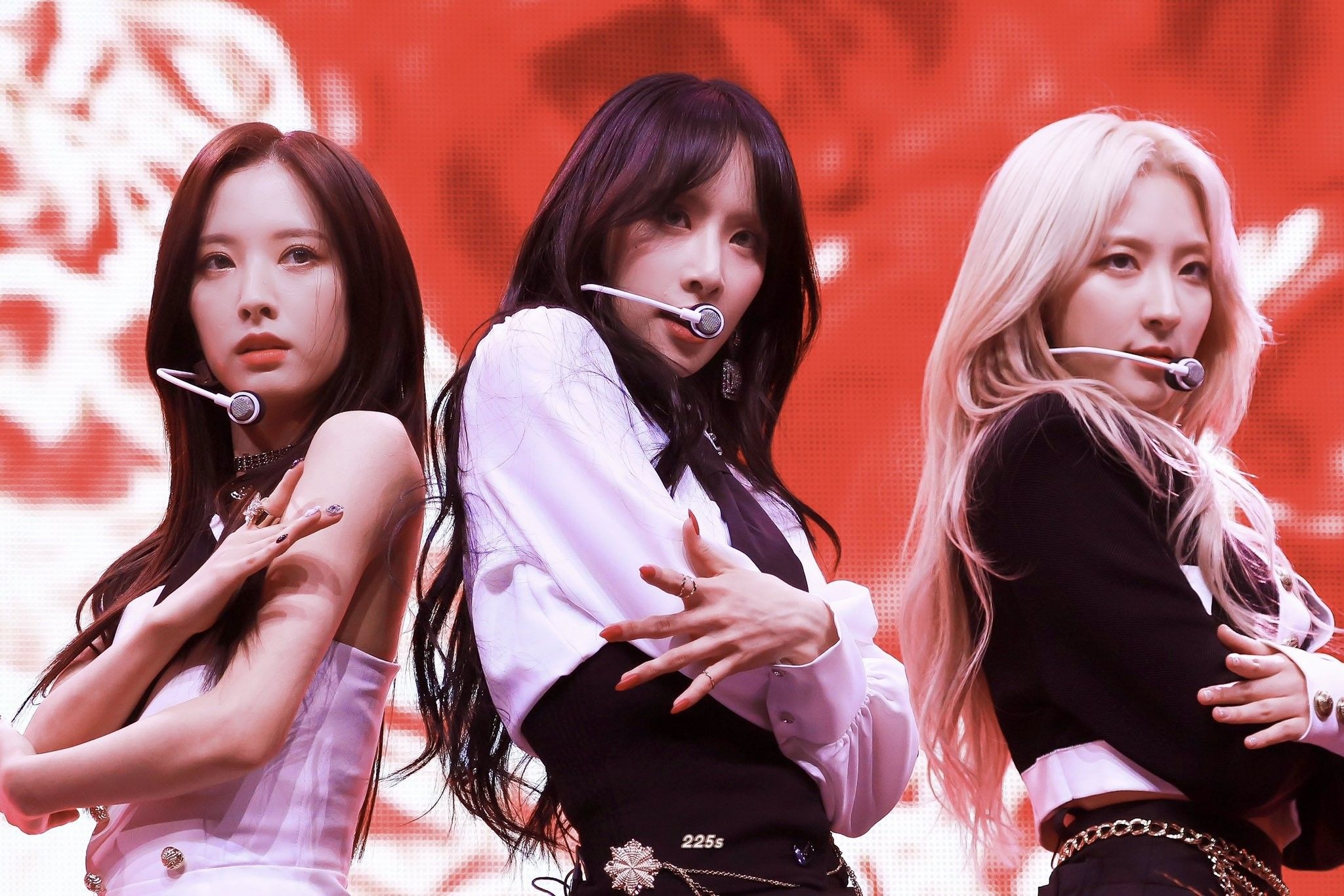 Nhom nhac nu thieu may man hinh anh