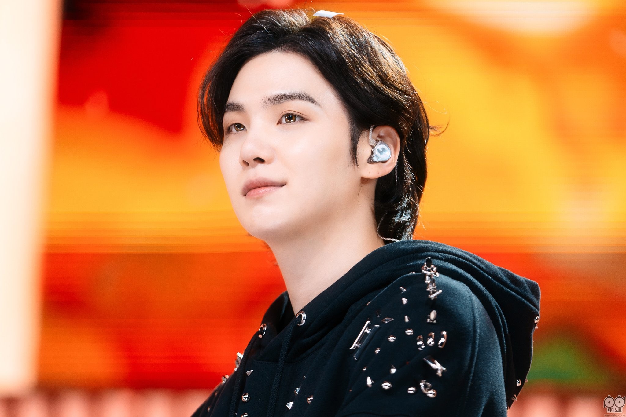 Từ cậu bé nghèo trở thành rapper – nhà sản xuất nổi tiếng thế giới ảnh 5 Tu cau be ngheo tro thanh rapper – nha san xuat noi tieng the gioi anh 5